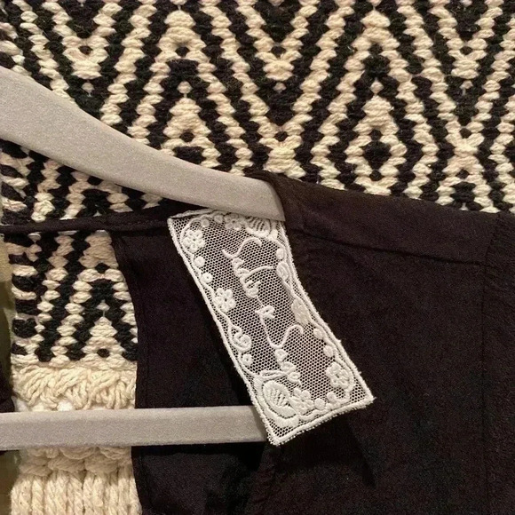 SADIE & SAGE BLACK OPEN BACK BLOUSE BELL SLEEVE S - Picture 3 of 4